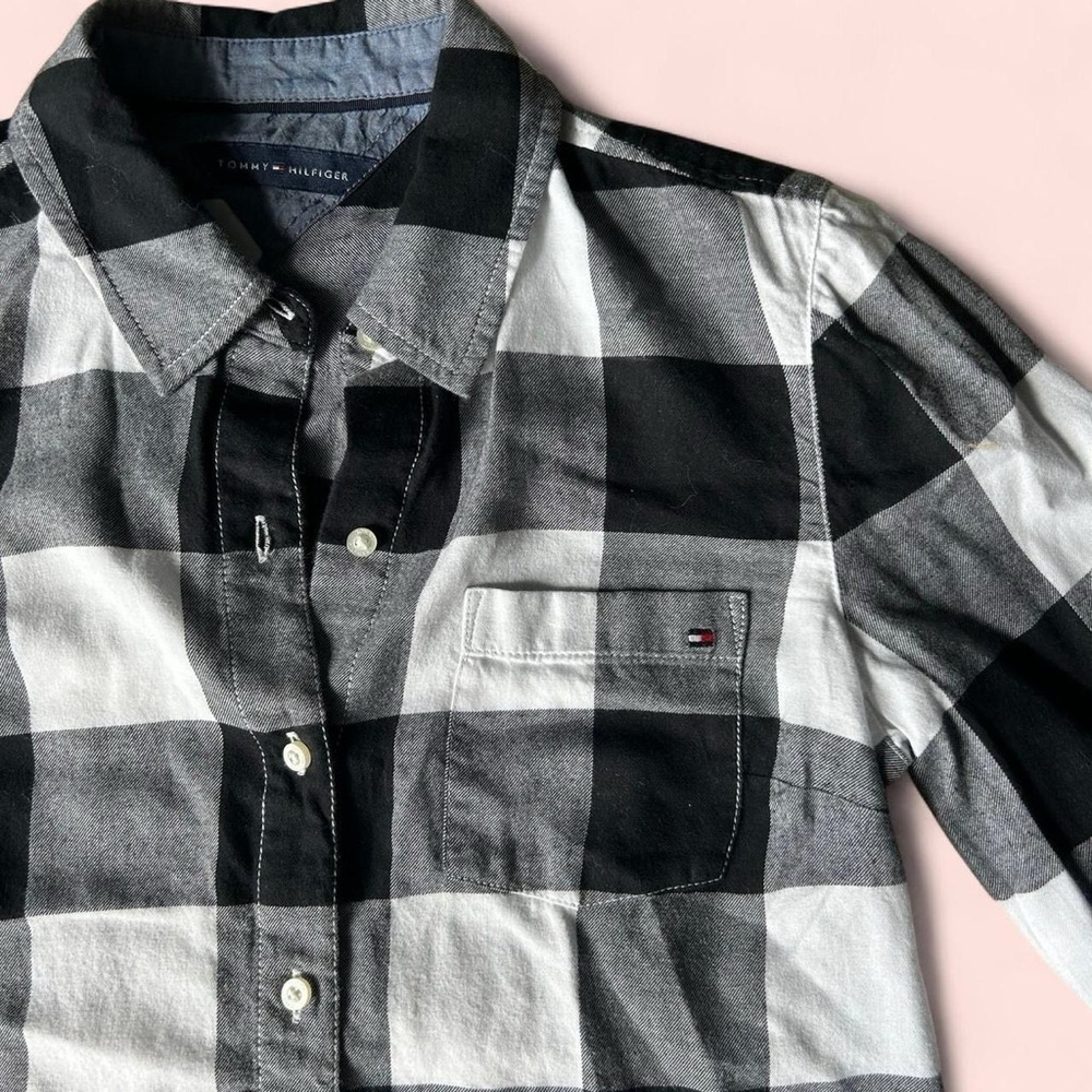TOMMY HILFIGER BLACK & WHITE BUFFALO PLAID BUTTON UP WOMEN
SHIRT SMALL